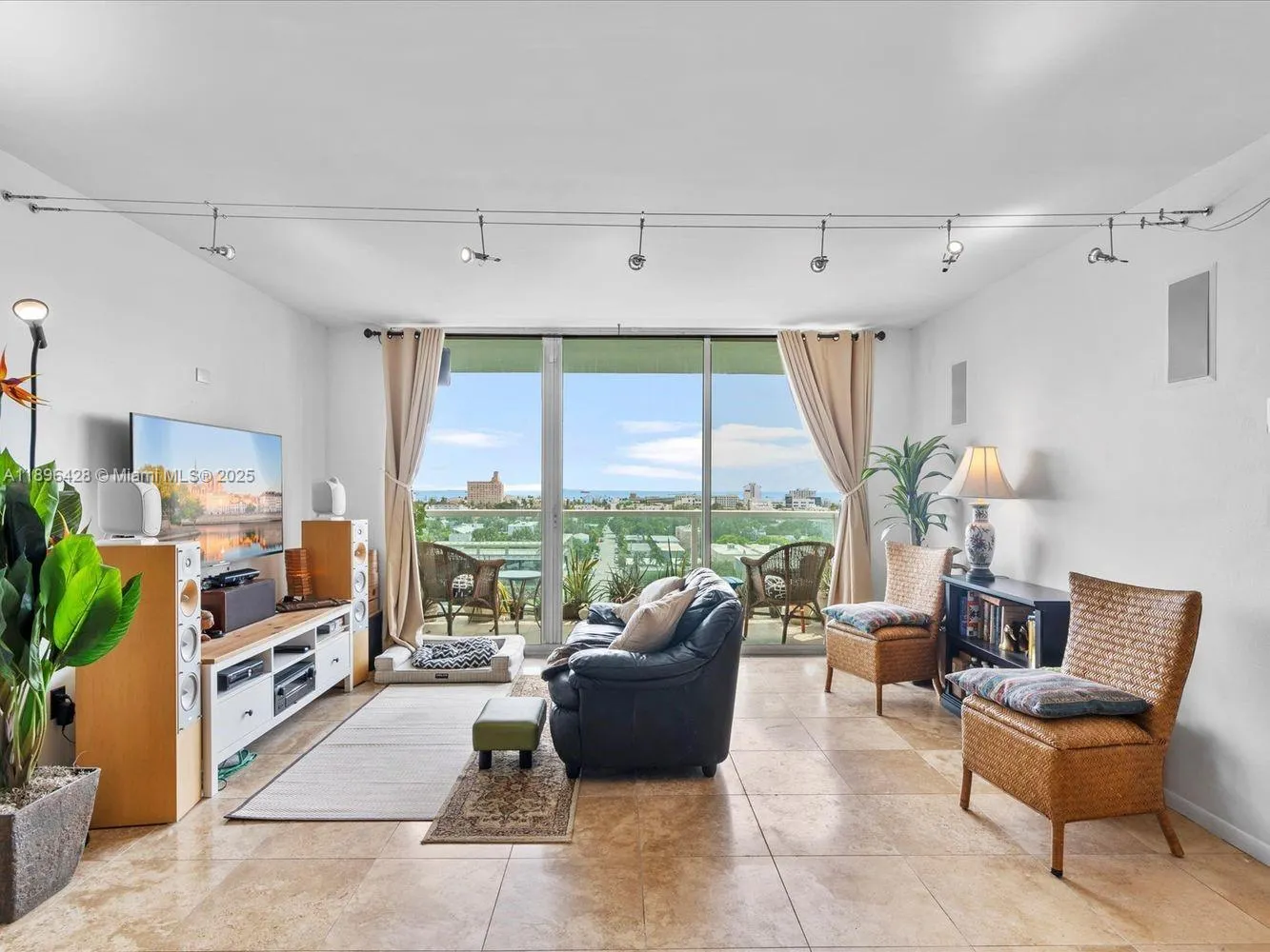 650 West Ave, #1208