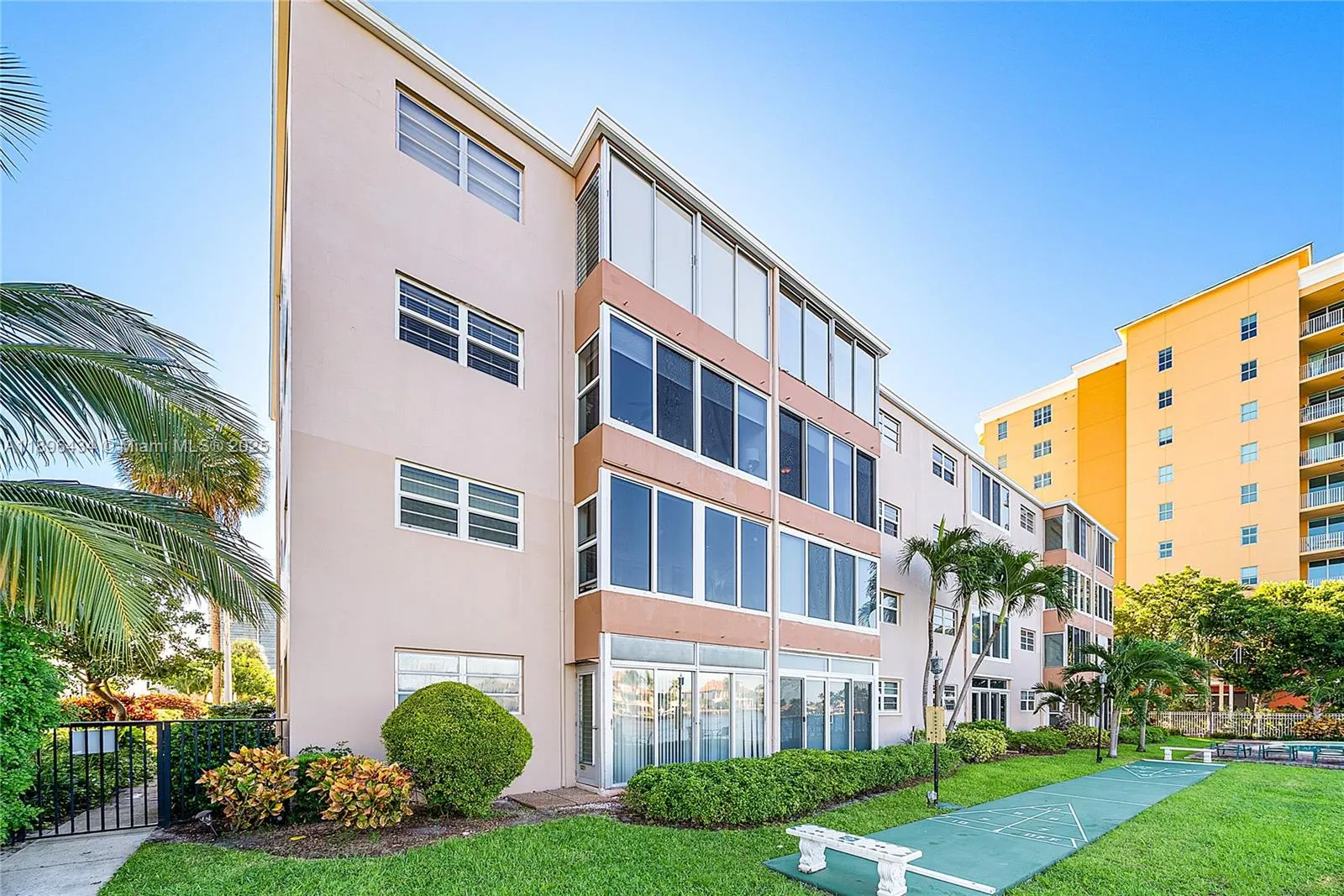 901 N Riverside Dr, #3D