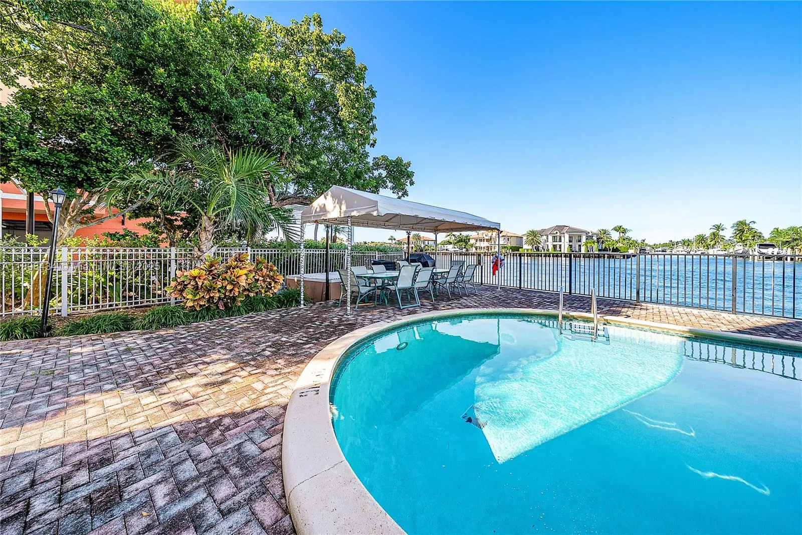 901 N Riverside Dr, #3D