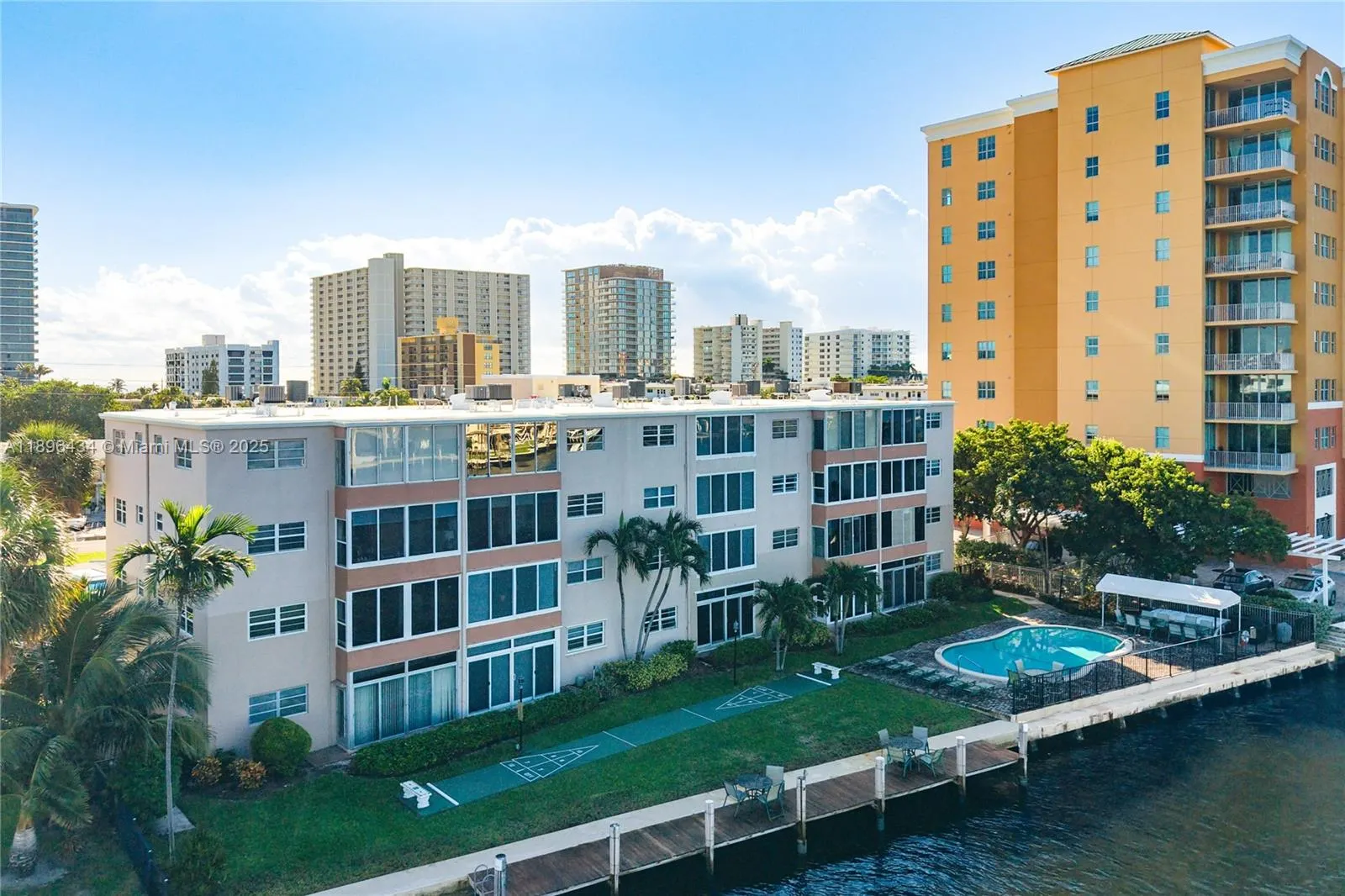 901 N Riverside Dr, #3D
