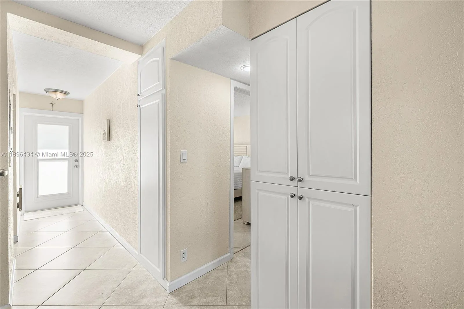901 N Riverside Dr, #3D