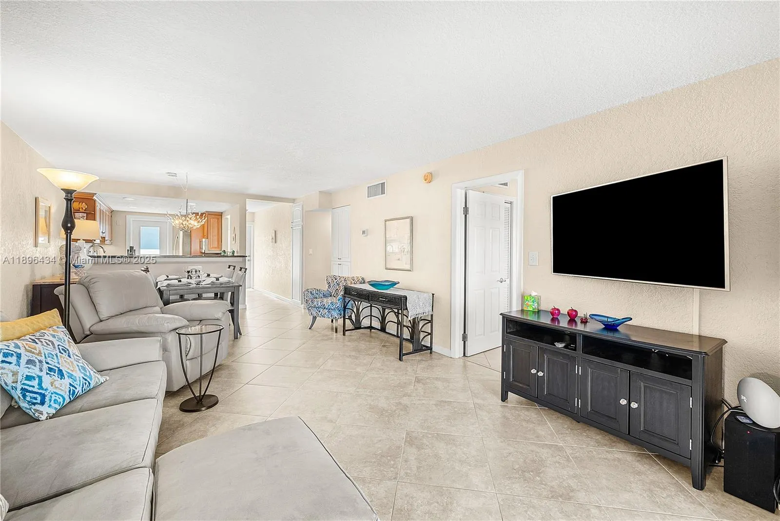 901 N Riverside Dr, #3D