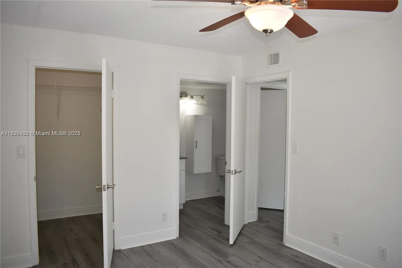 5760 Rock Island Rd, #320
