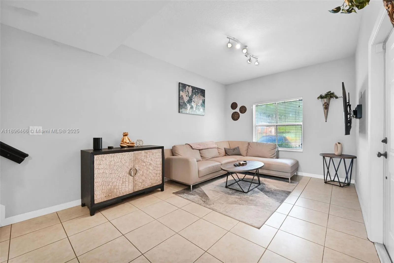 5844 Siena Ln