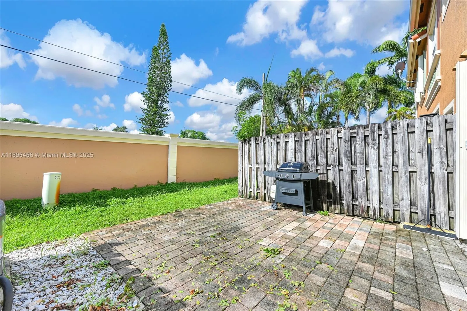 5844 Siena Ln