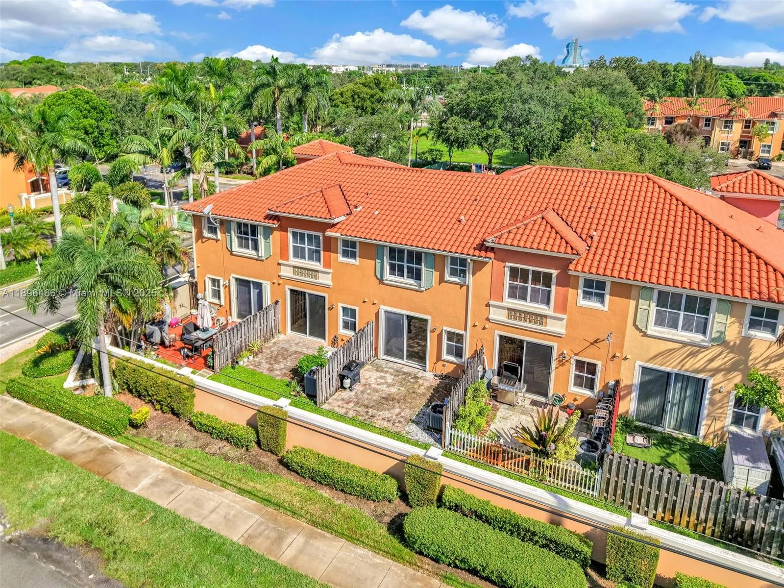 5844 Siena Ln