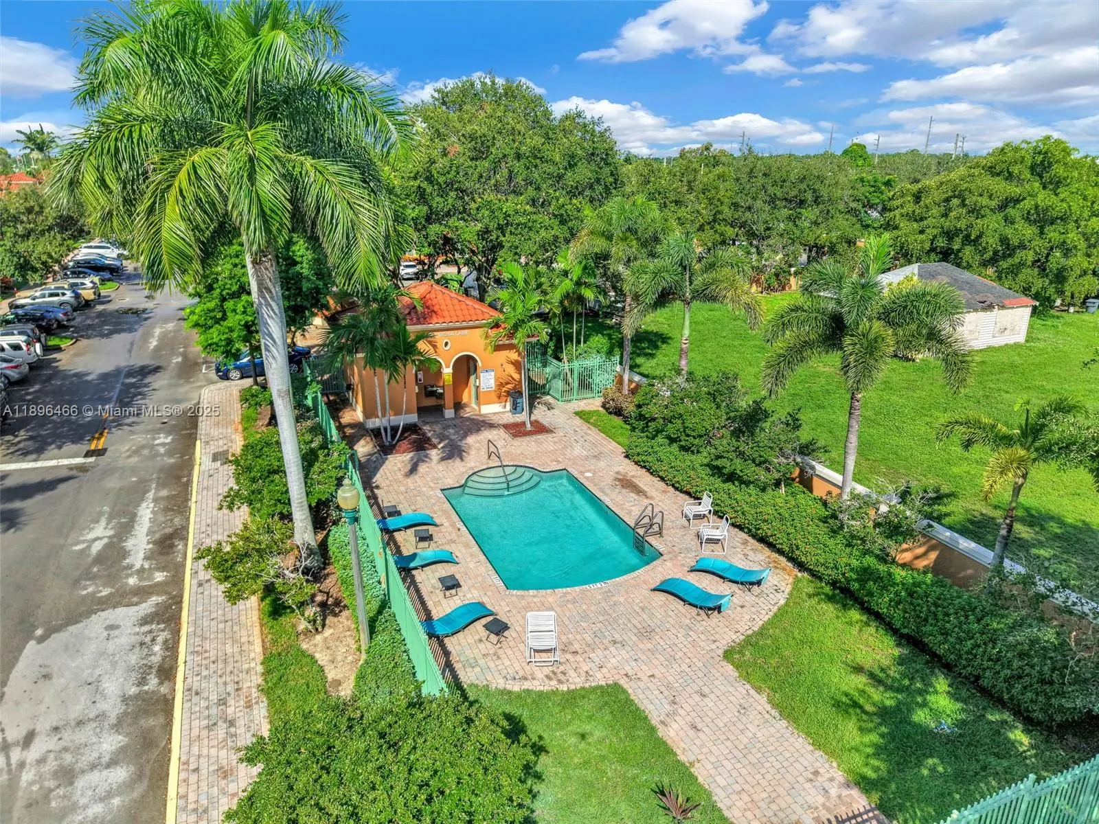 5844 Siena Ln