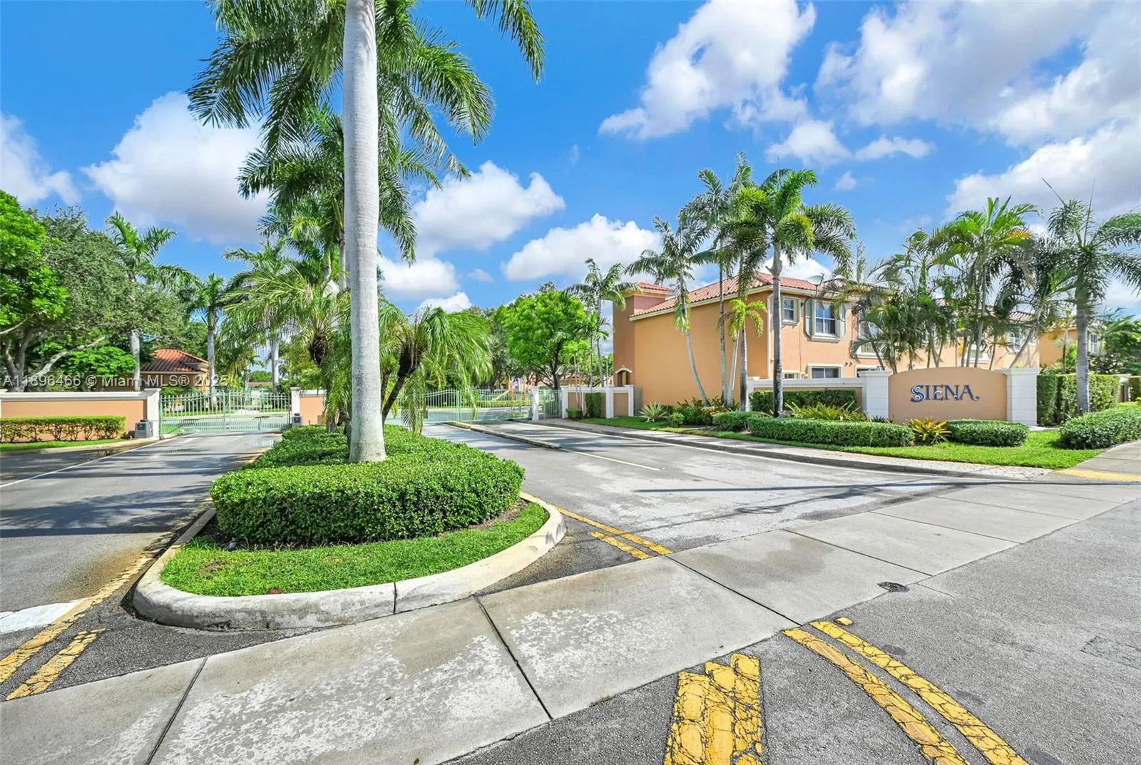 5844 Siena Ln