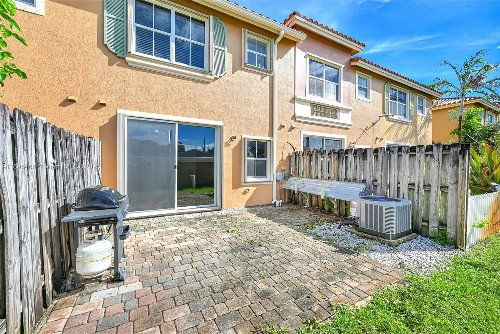 5844 Siena Ln