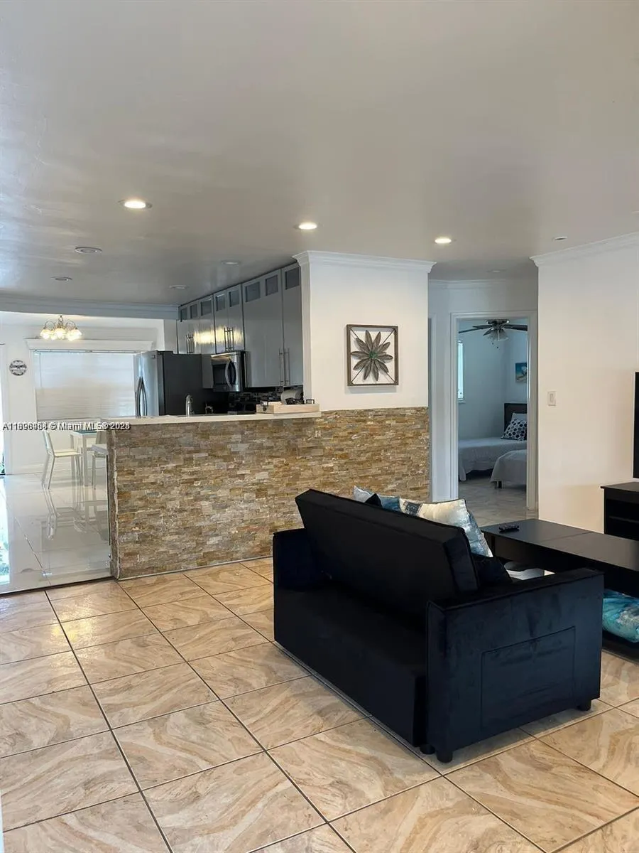 6431 Hayes St, #2