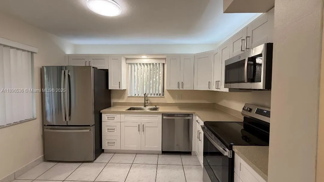 16168 Laurel Dr, #201