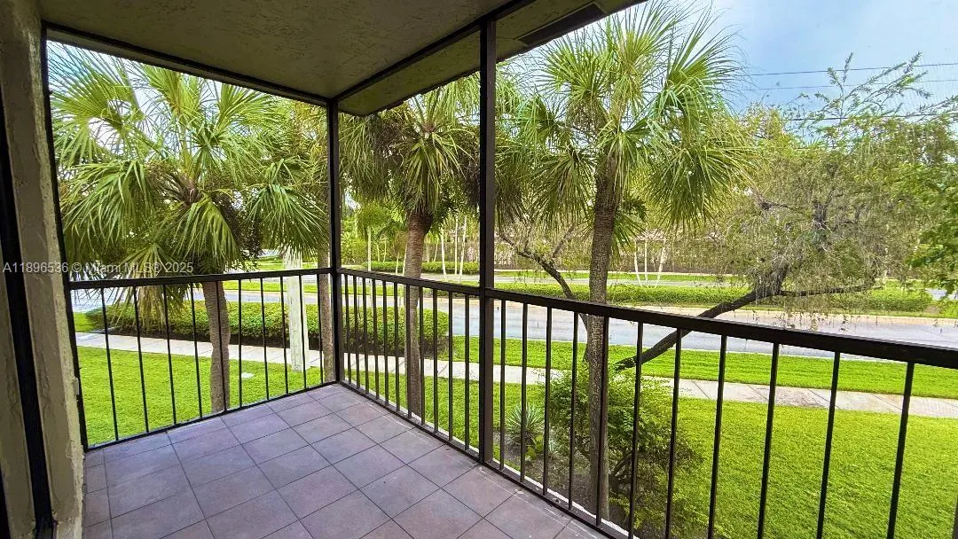 16168 Laurel Dr, #201
