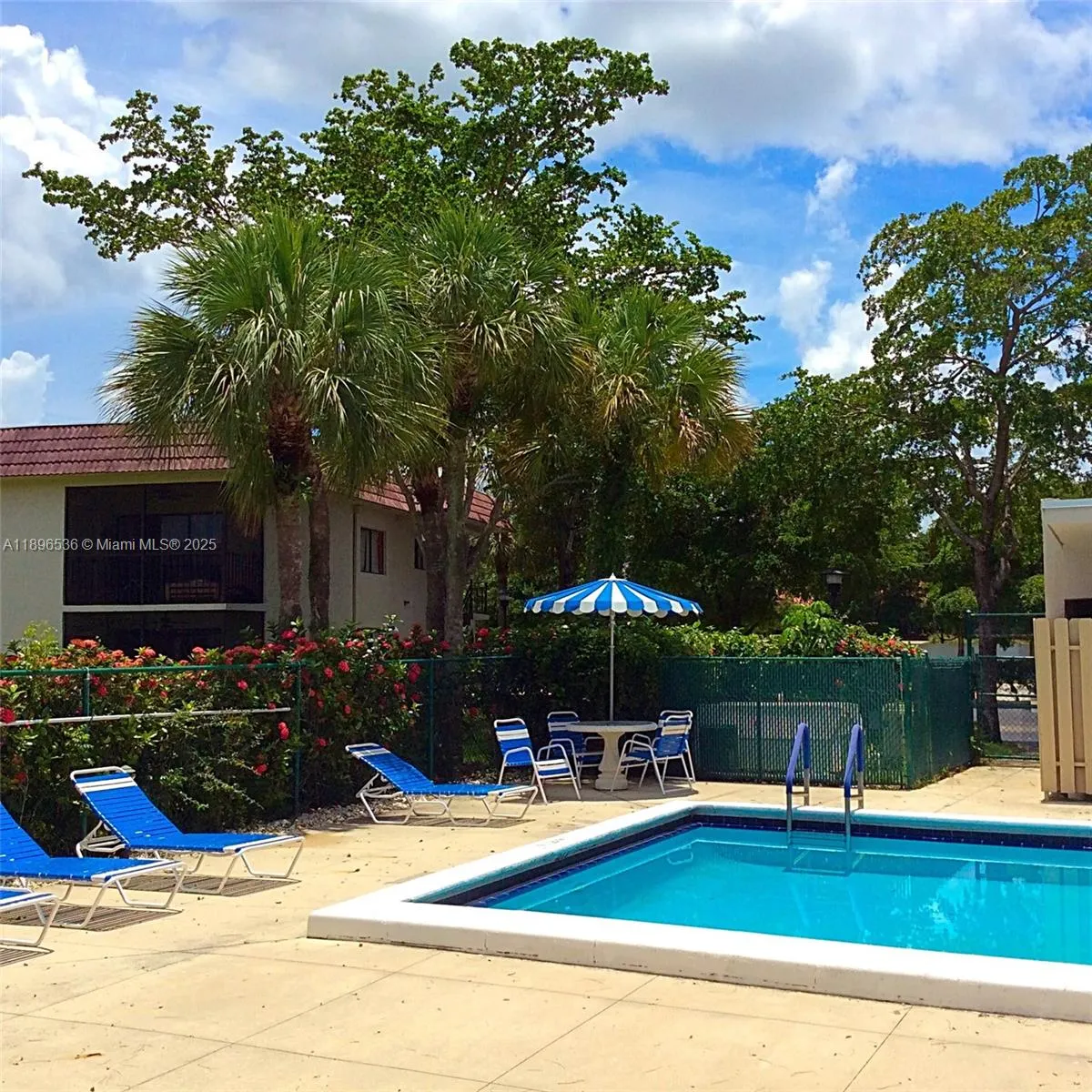 16168 Laurel Dr, #201