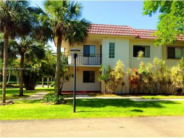 16168 Laurel Dr, #201