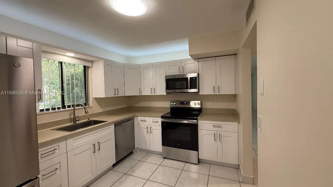 16168 Laurel Dr, #201