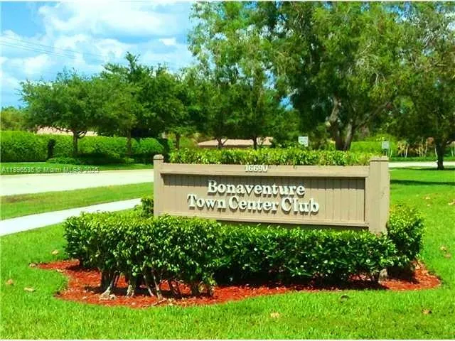 16168 Laurel Dr, #201