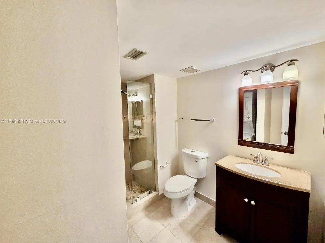 16168 Laurel Dr, #201