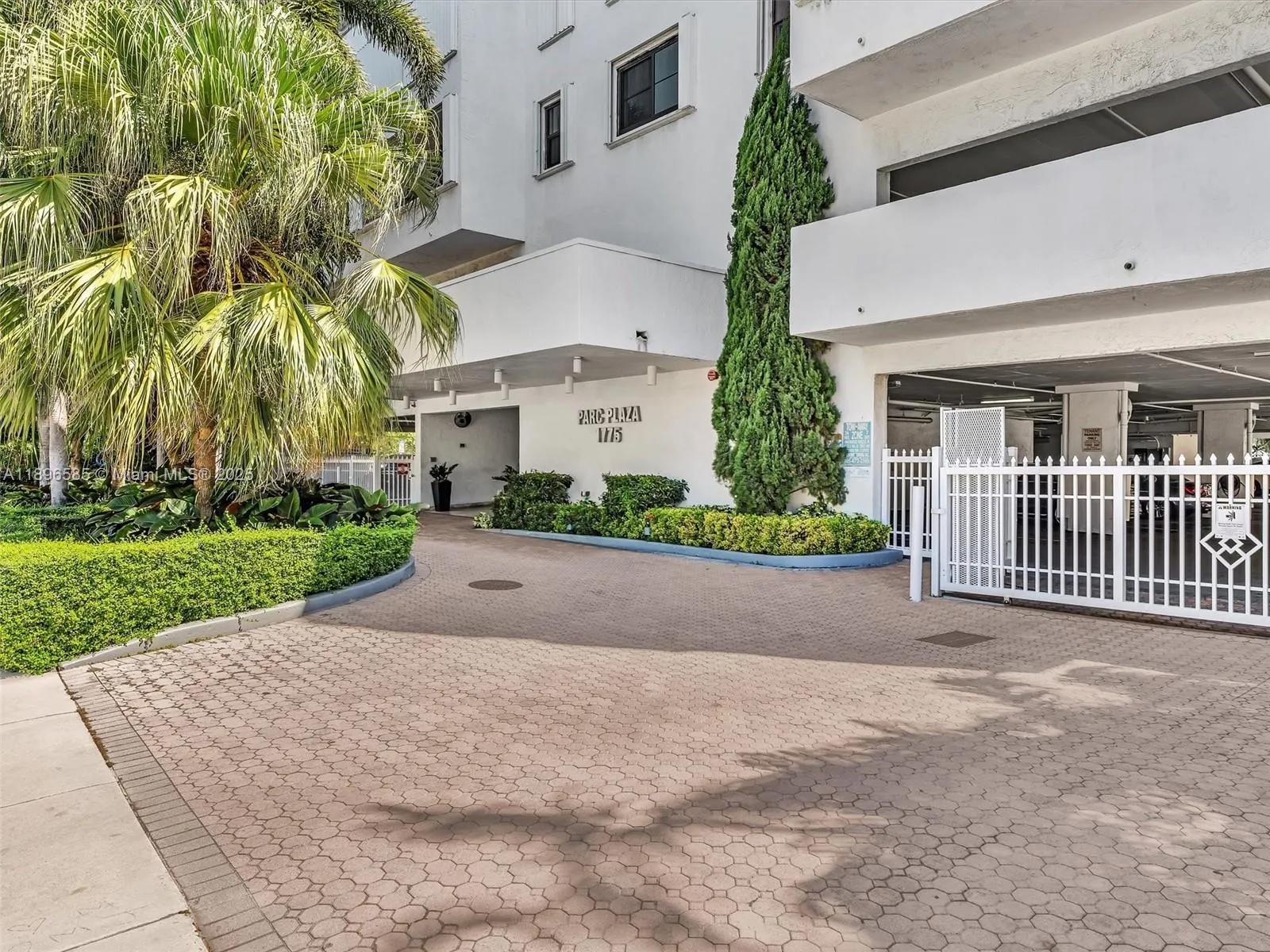 1775 Washington Ave, #8B