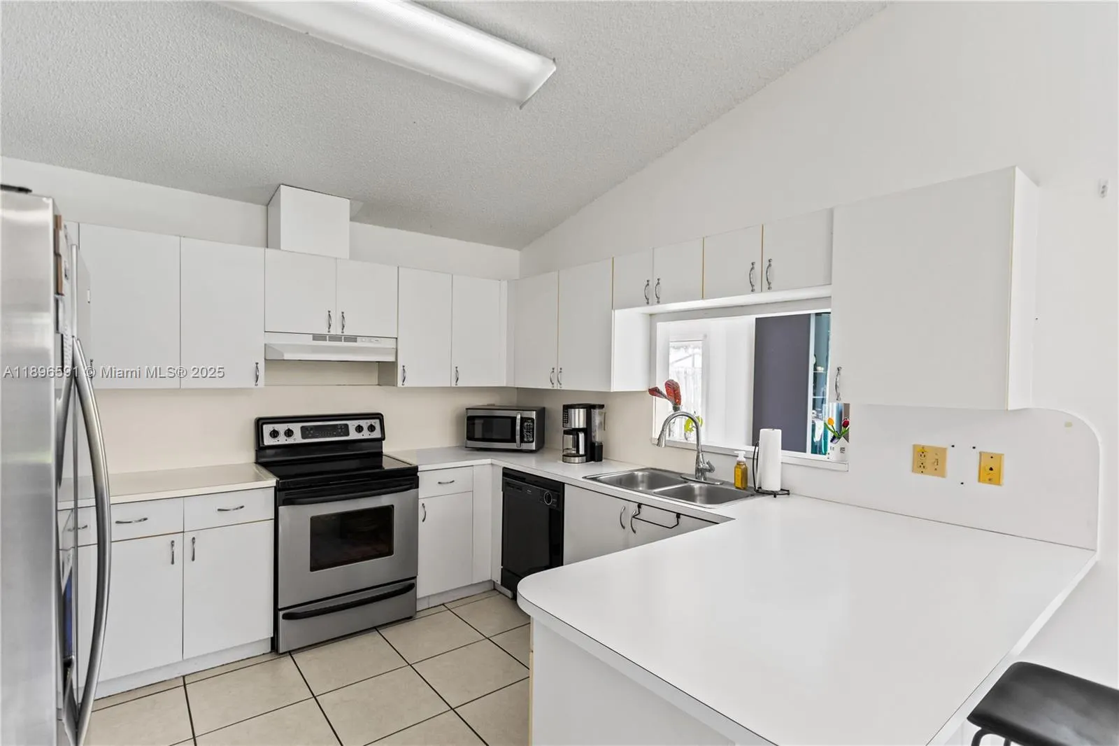 6090 NW 179th Ter