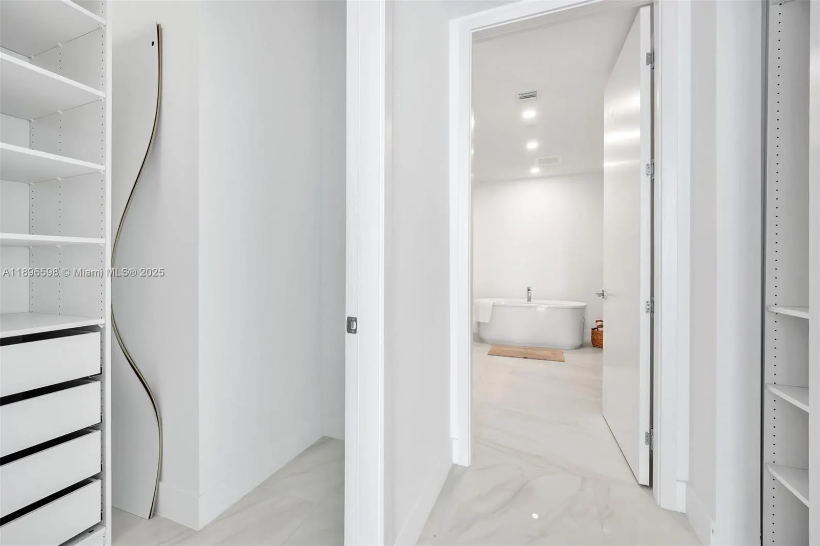 17550 Collins Ave, #1003