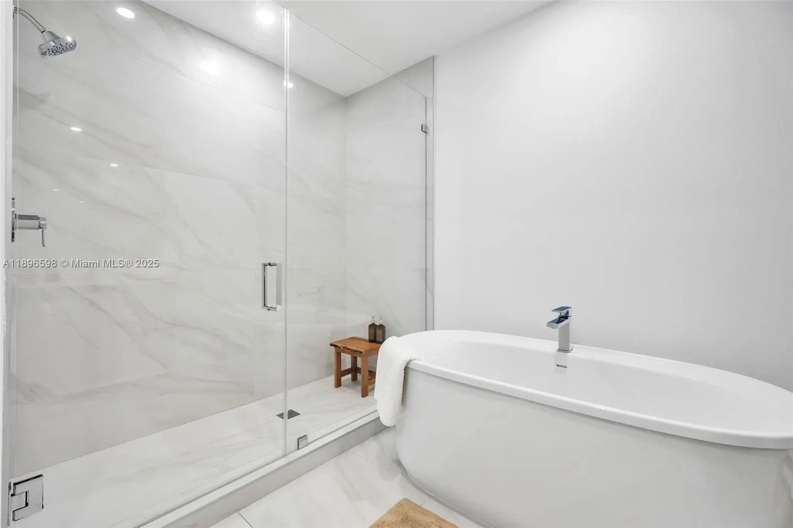 17550 Collins Ave, #1003