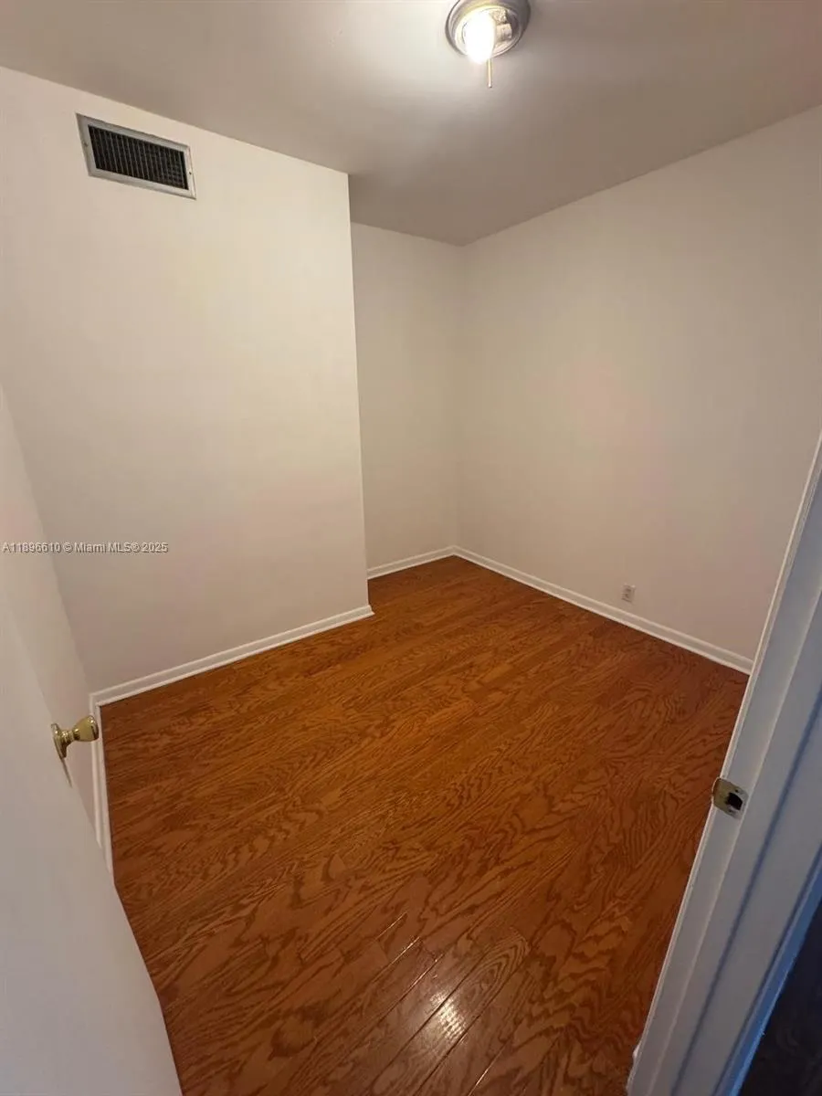 5255 Collins Ave, #11B