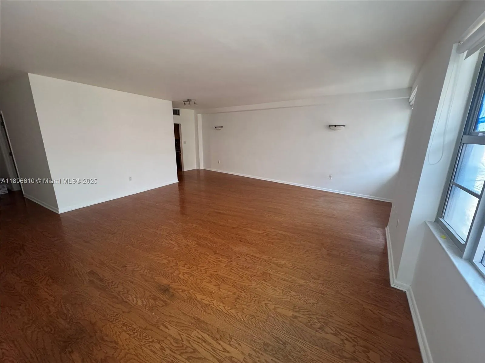 5255 Collins Ave, #11B