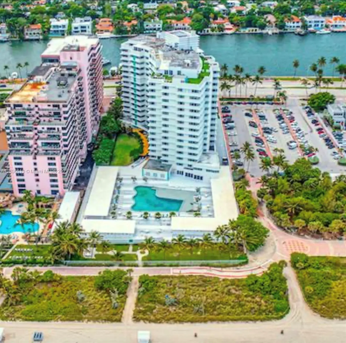 5255 Collins Ave, #11B