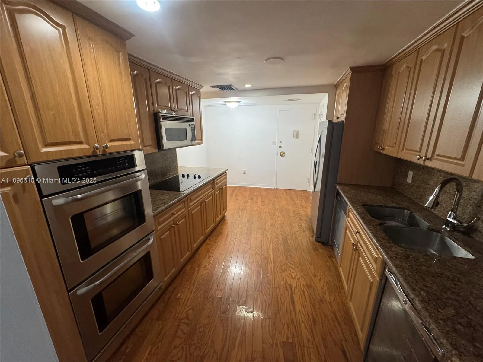 5255 Collins Ave, #11B