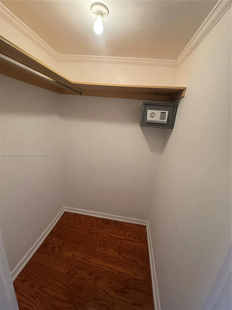 5255 Collins Ave, #11B