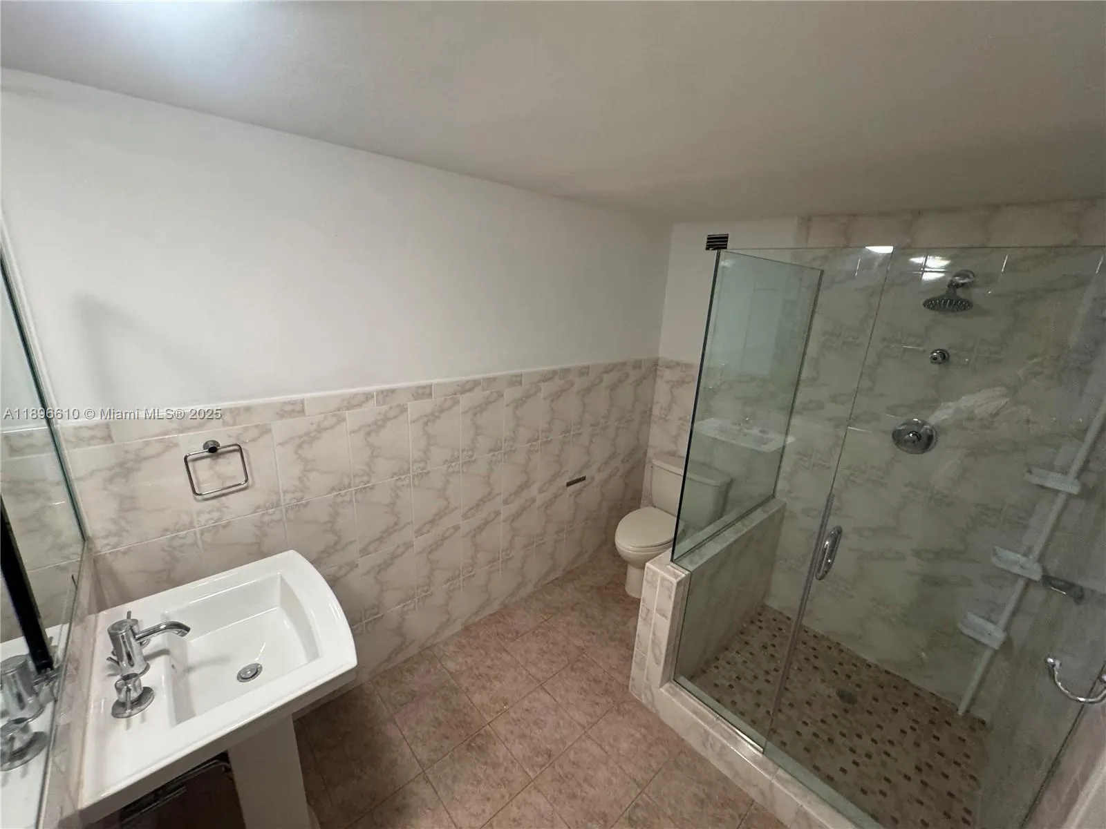5255 Collins Ave, #11B