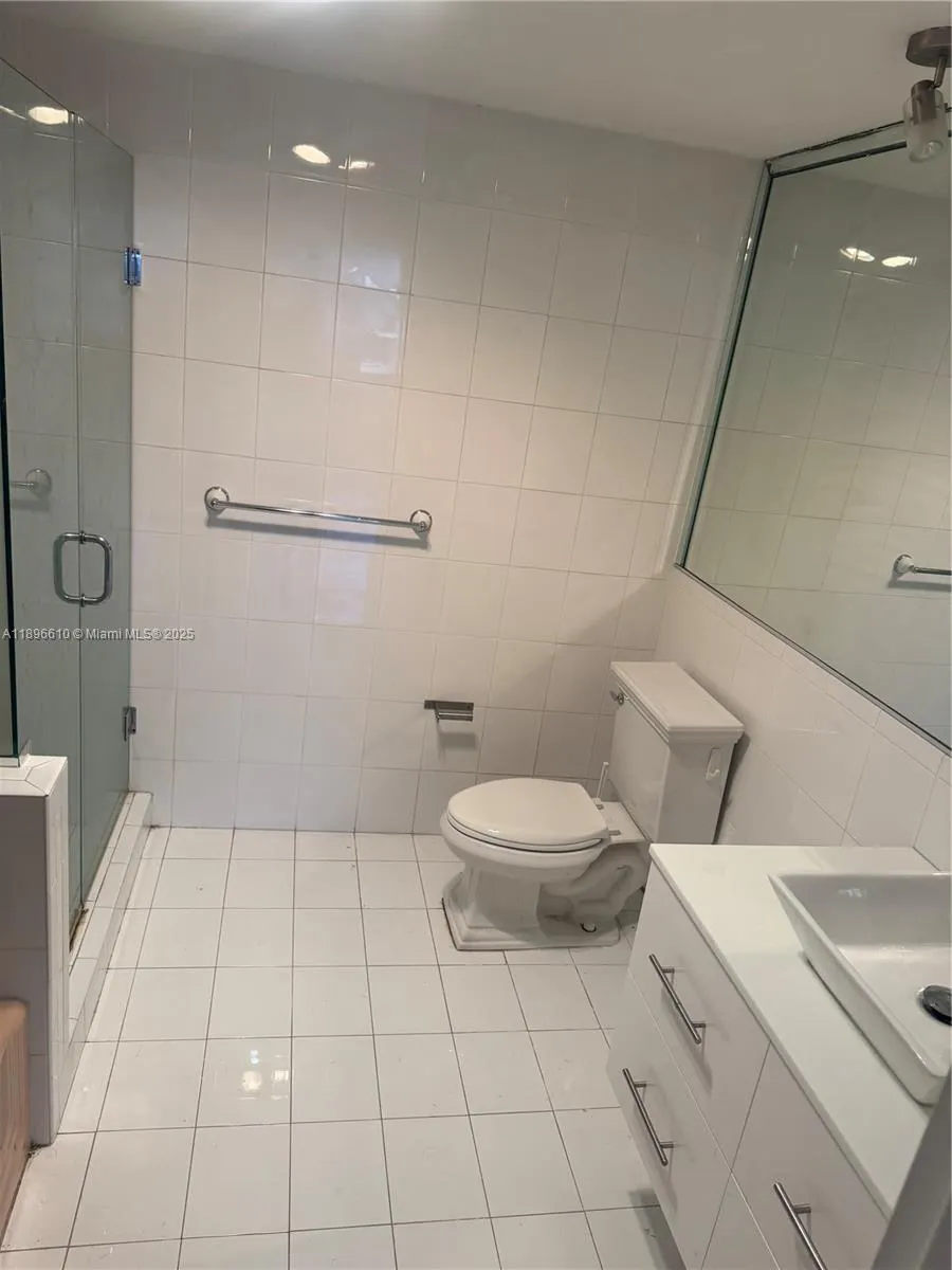5255 Collins Ave, #11B