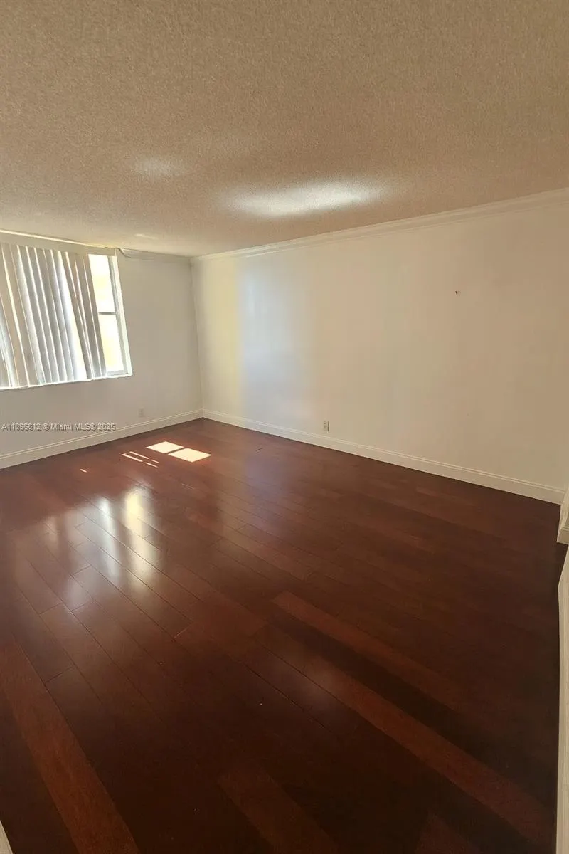 2935 NE 163rd St, #5T