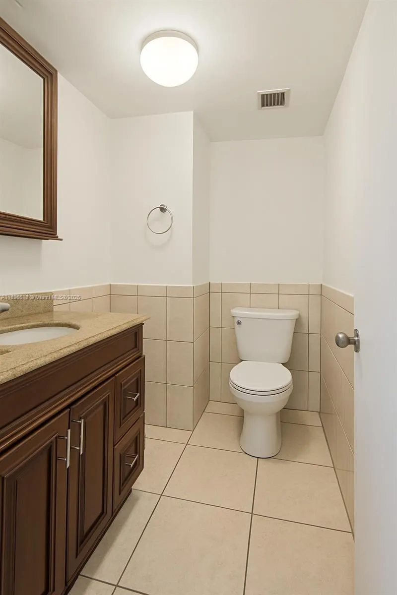 2935 NE 163rd St, #5T