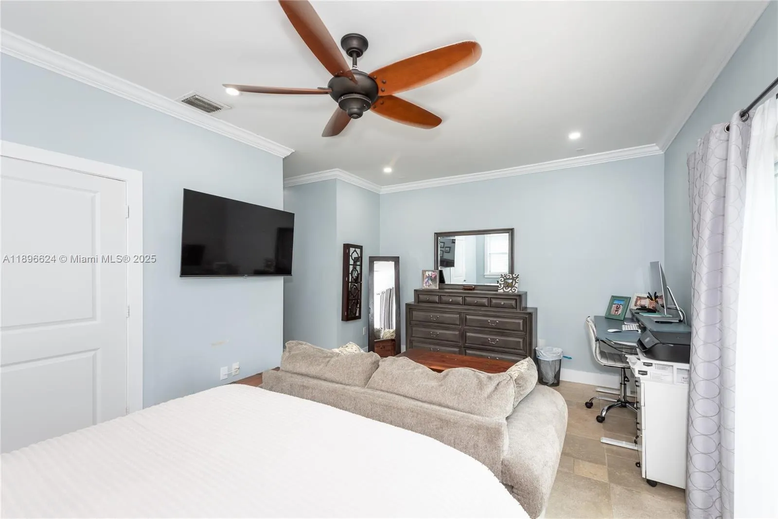 3056 New York St, #3056