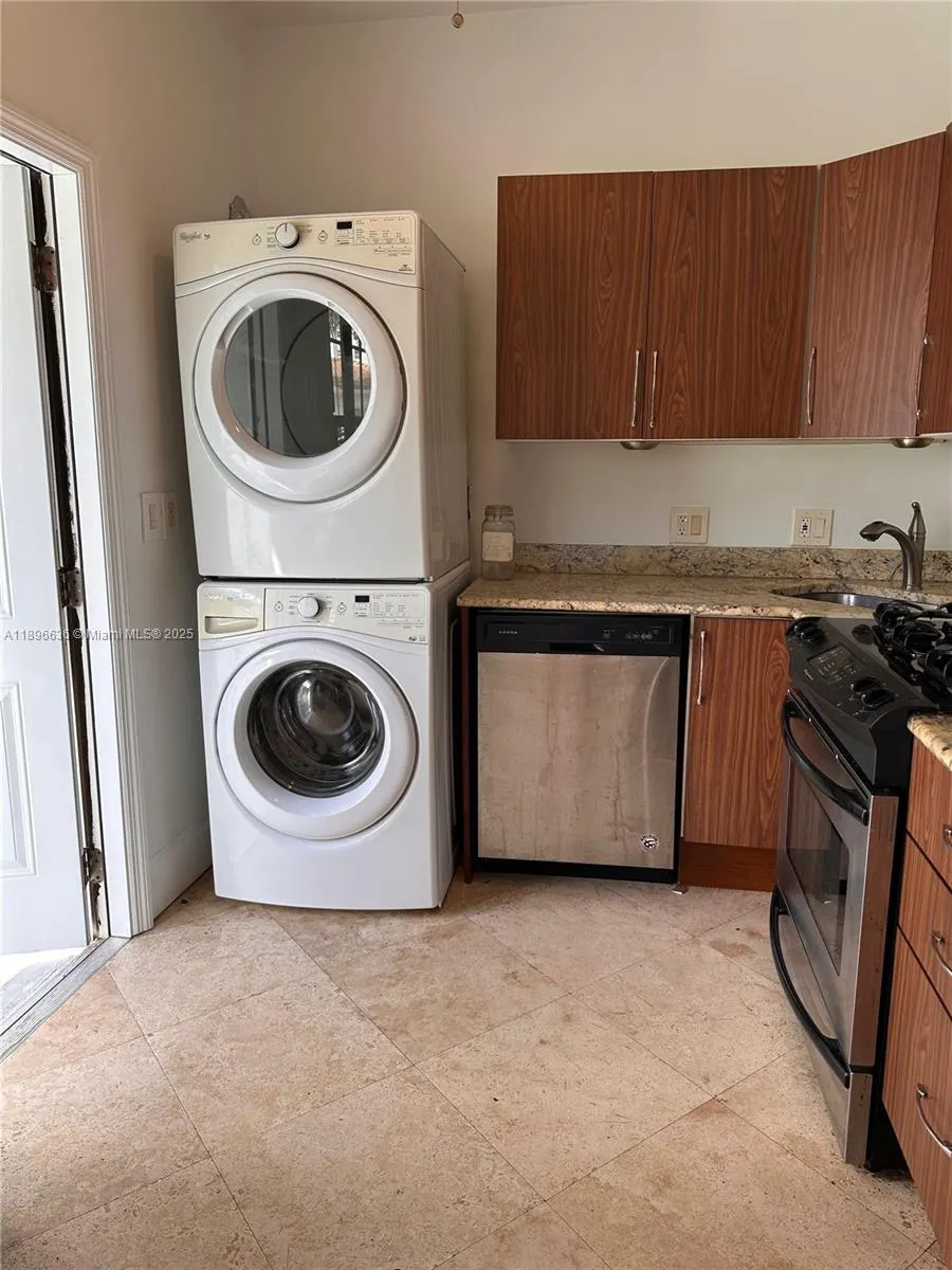 1470 Lincoln Ter, #3