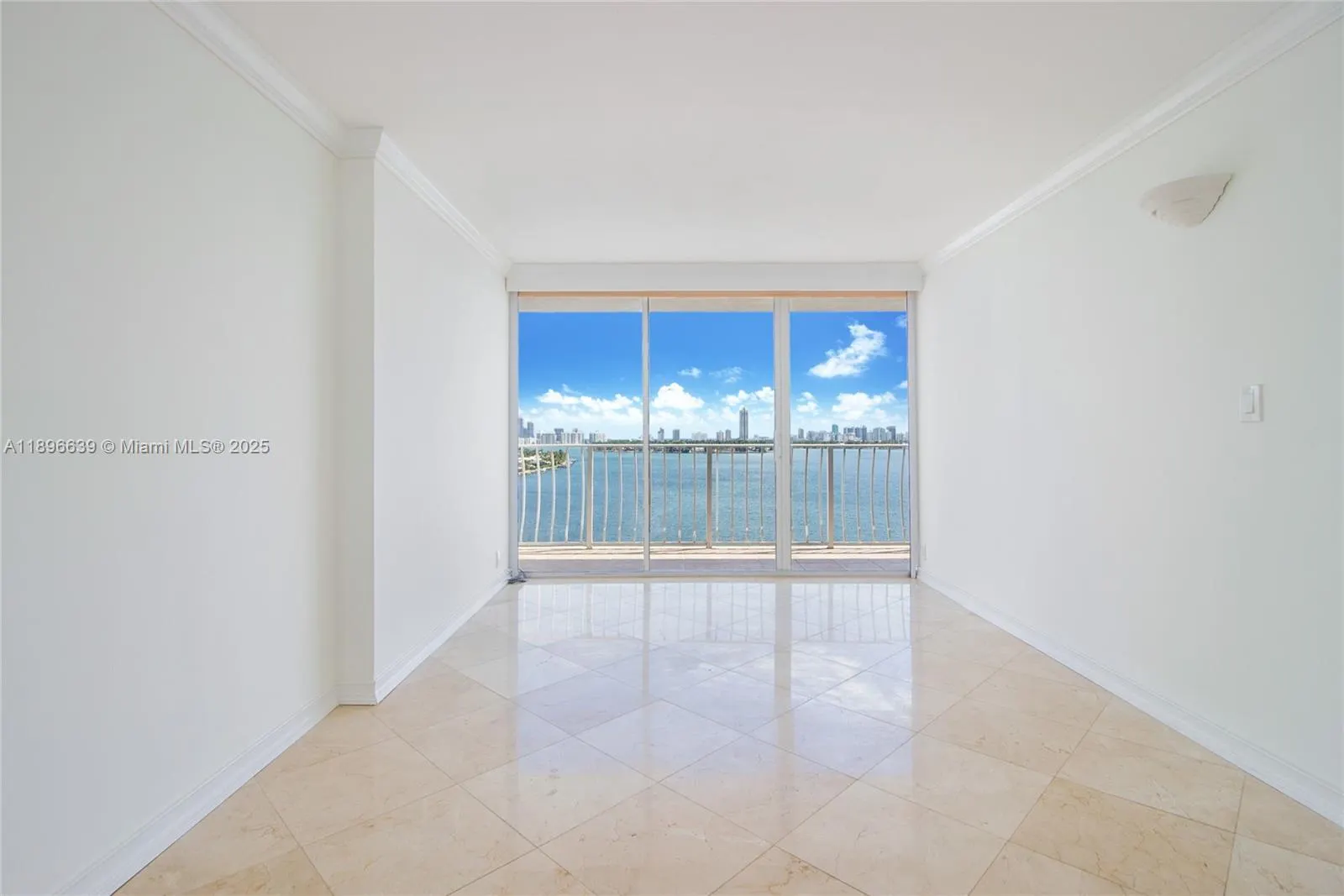 7601 E Treasure Dr, #1219