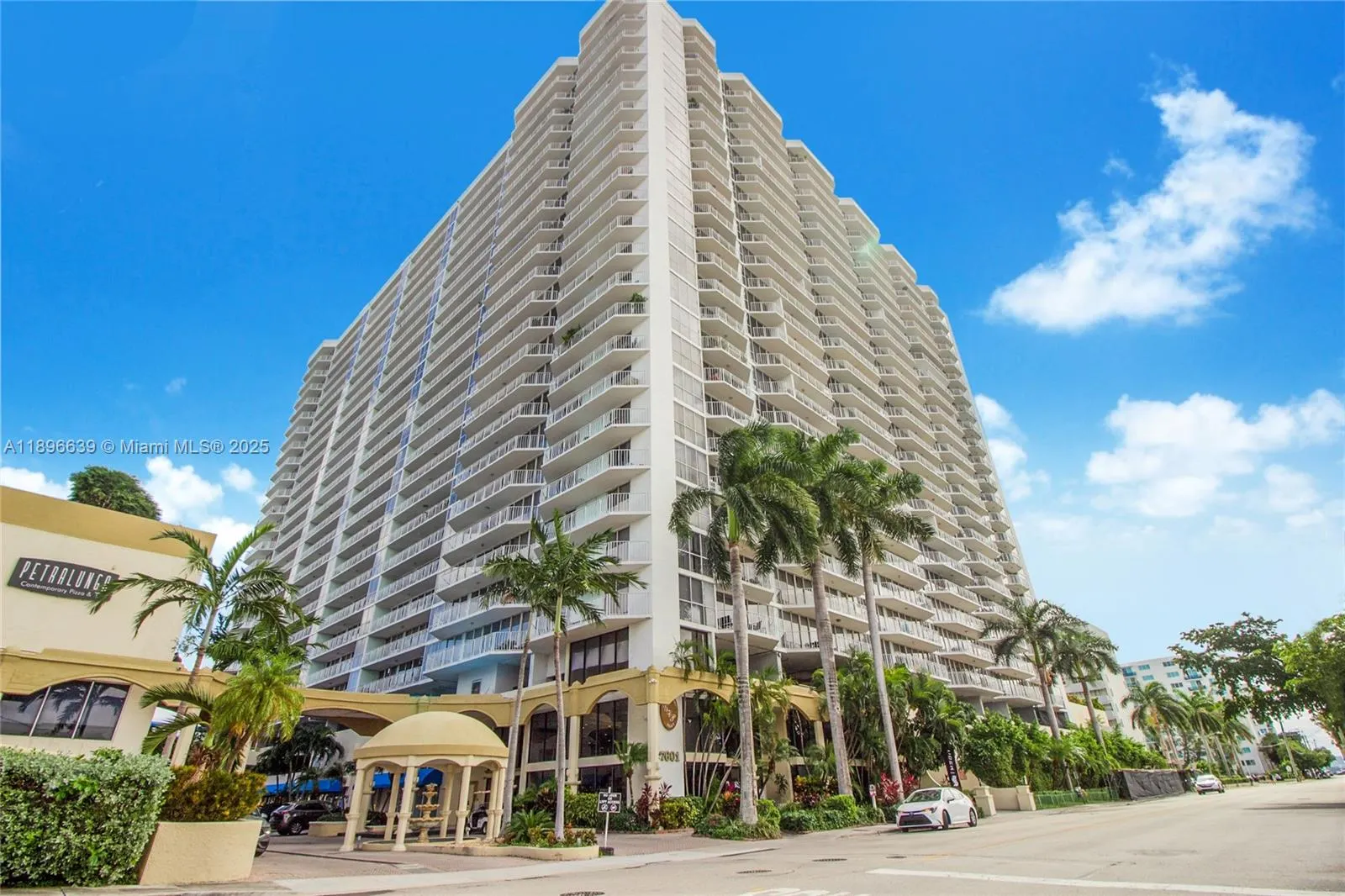 7601 E Treasure Dr, #1219