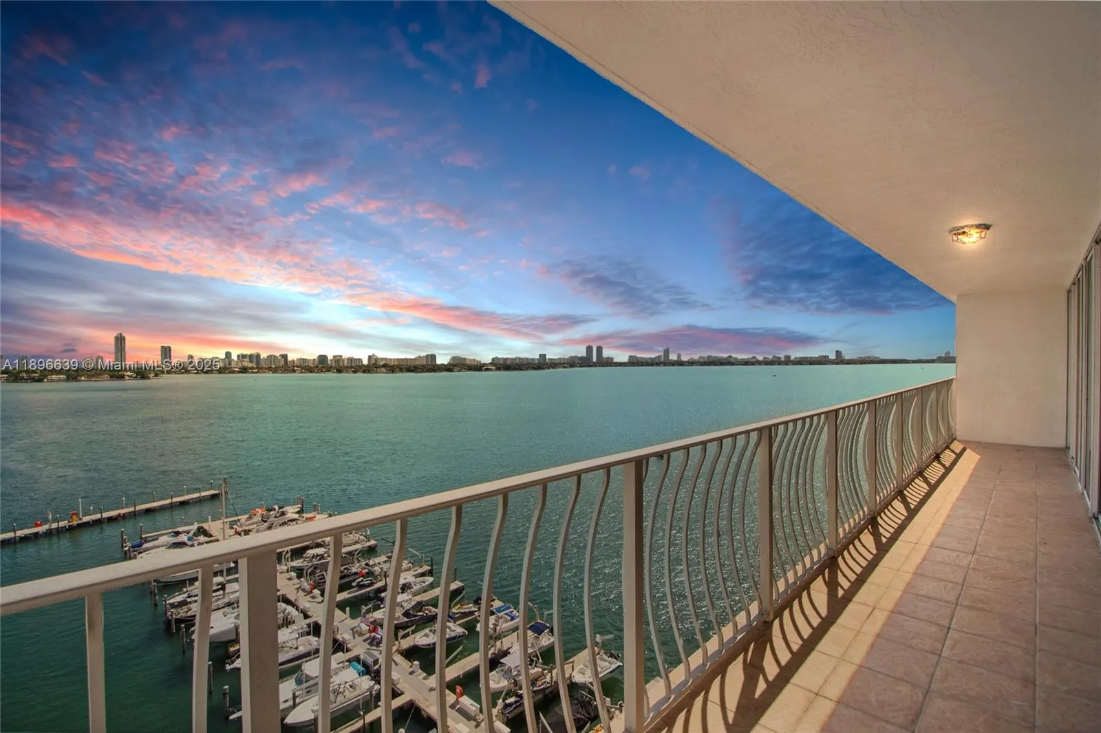 7601 E Treasure Dr, #1219