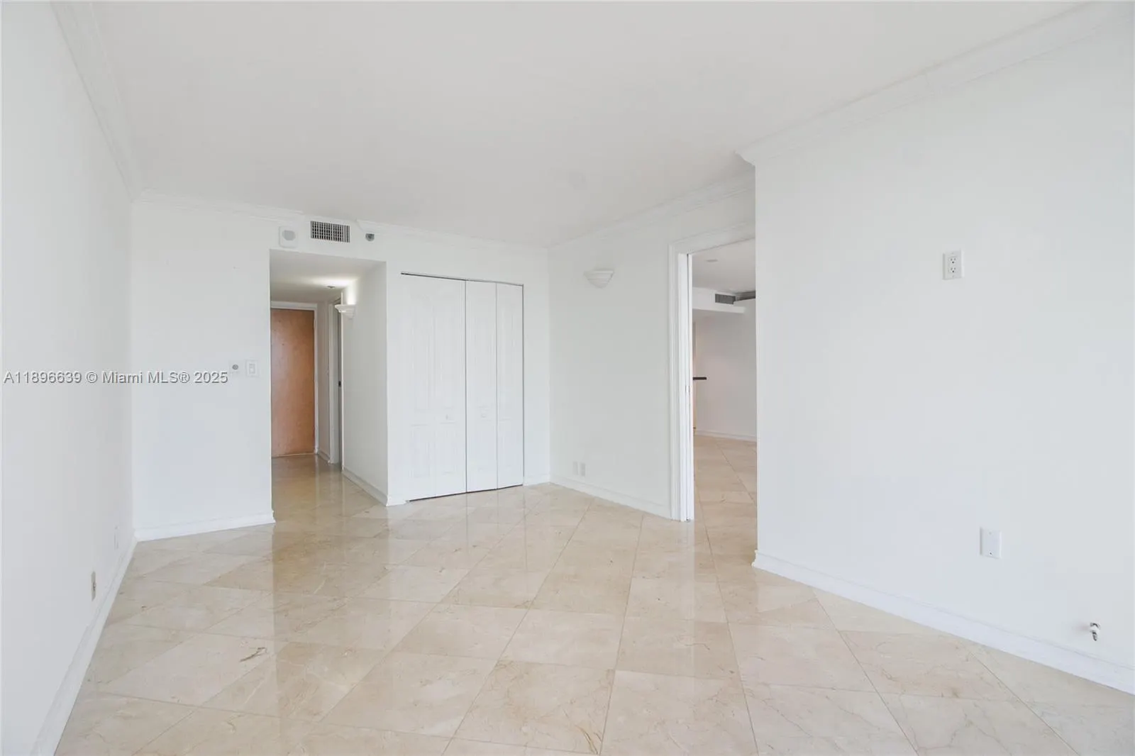 7601 E Treasure Dr, #1219