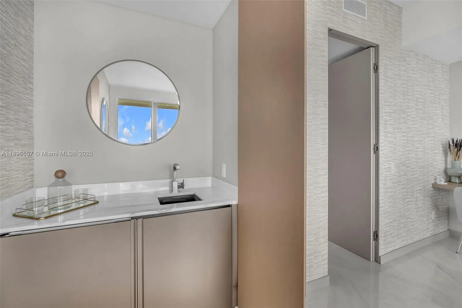 18975 Collins Ave, #3503