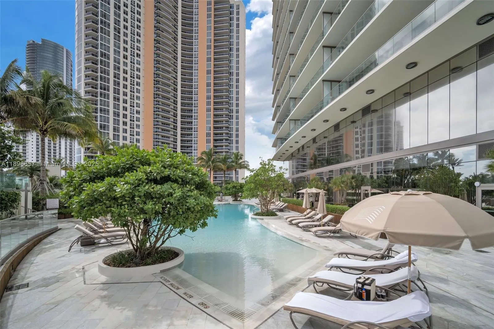 18975 Collins Ave, #3503