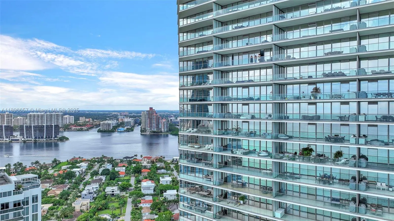 18975 Collins Ave, #3503