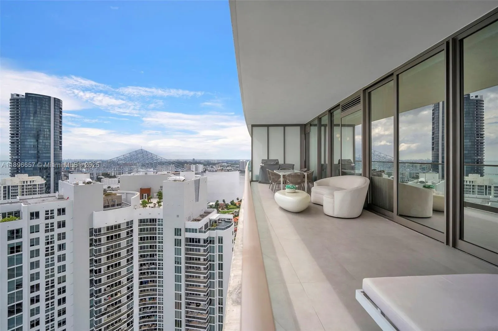 18975 Collins Ave, #3503