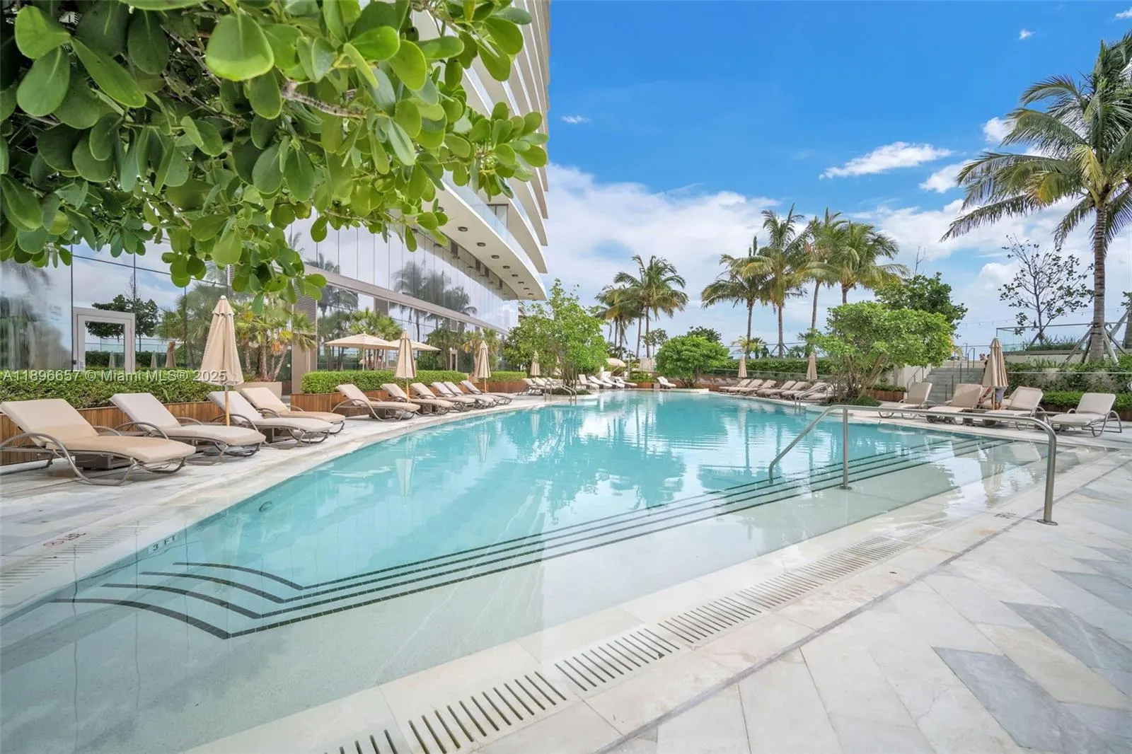 18975 Collins Ave, #3503