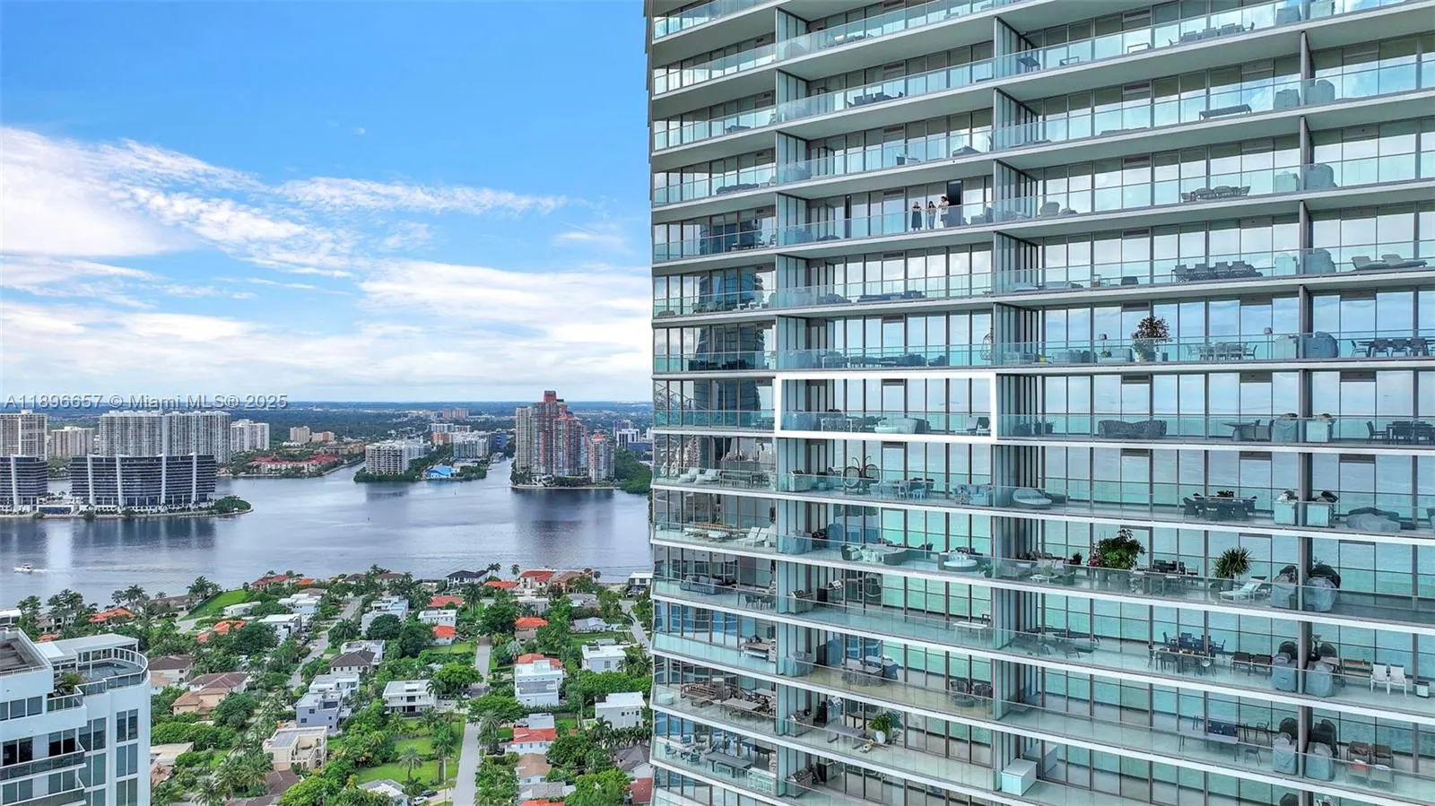 18975 Collins Ave, #3503
