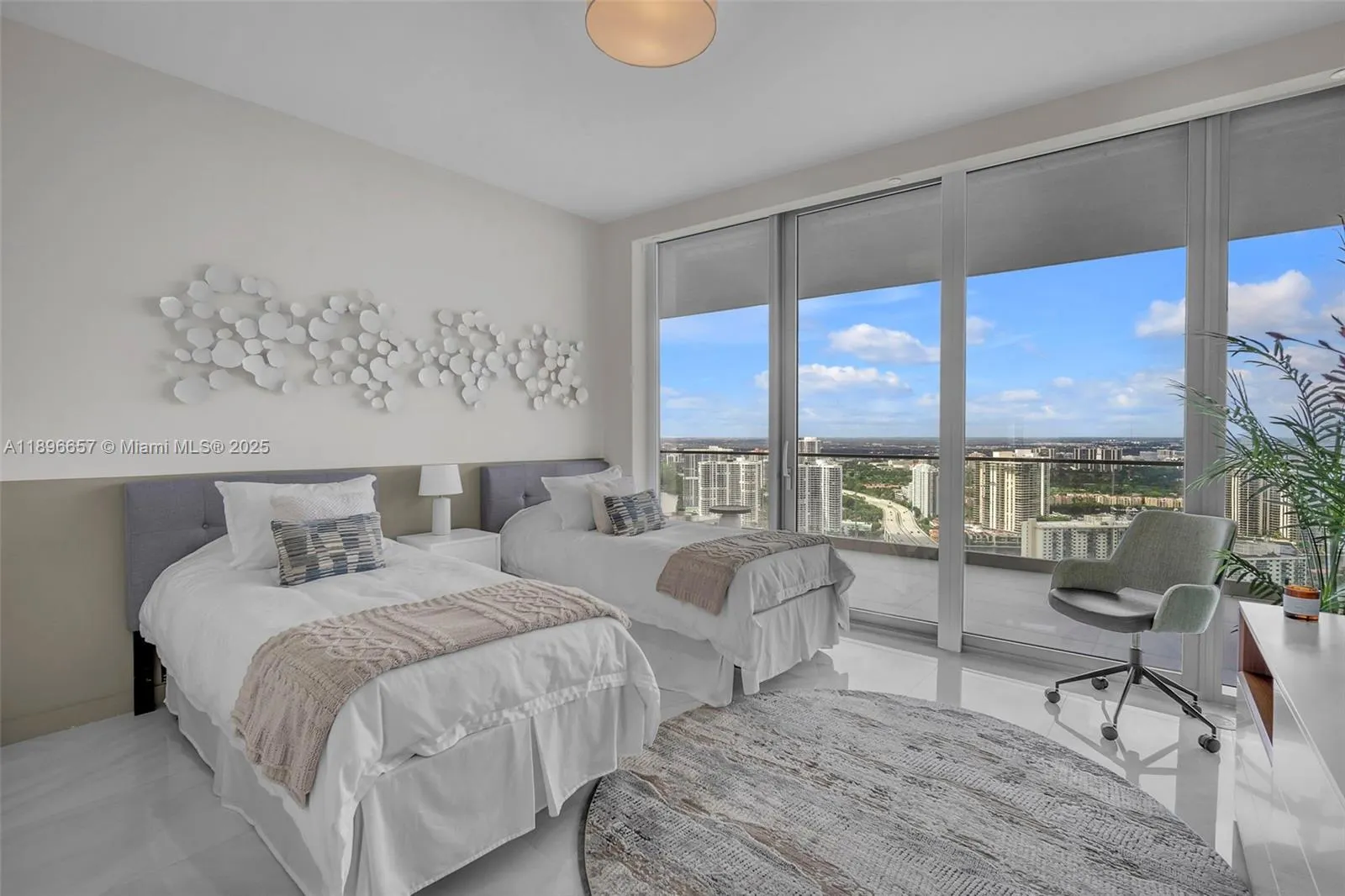 18975 Collins Ave, #3503