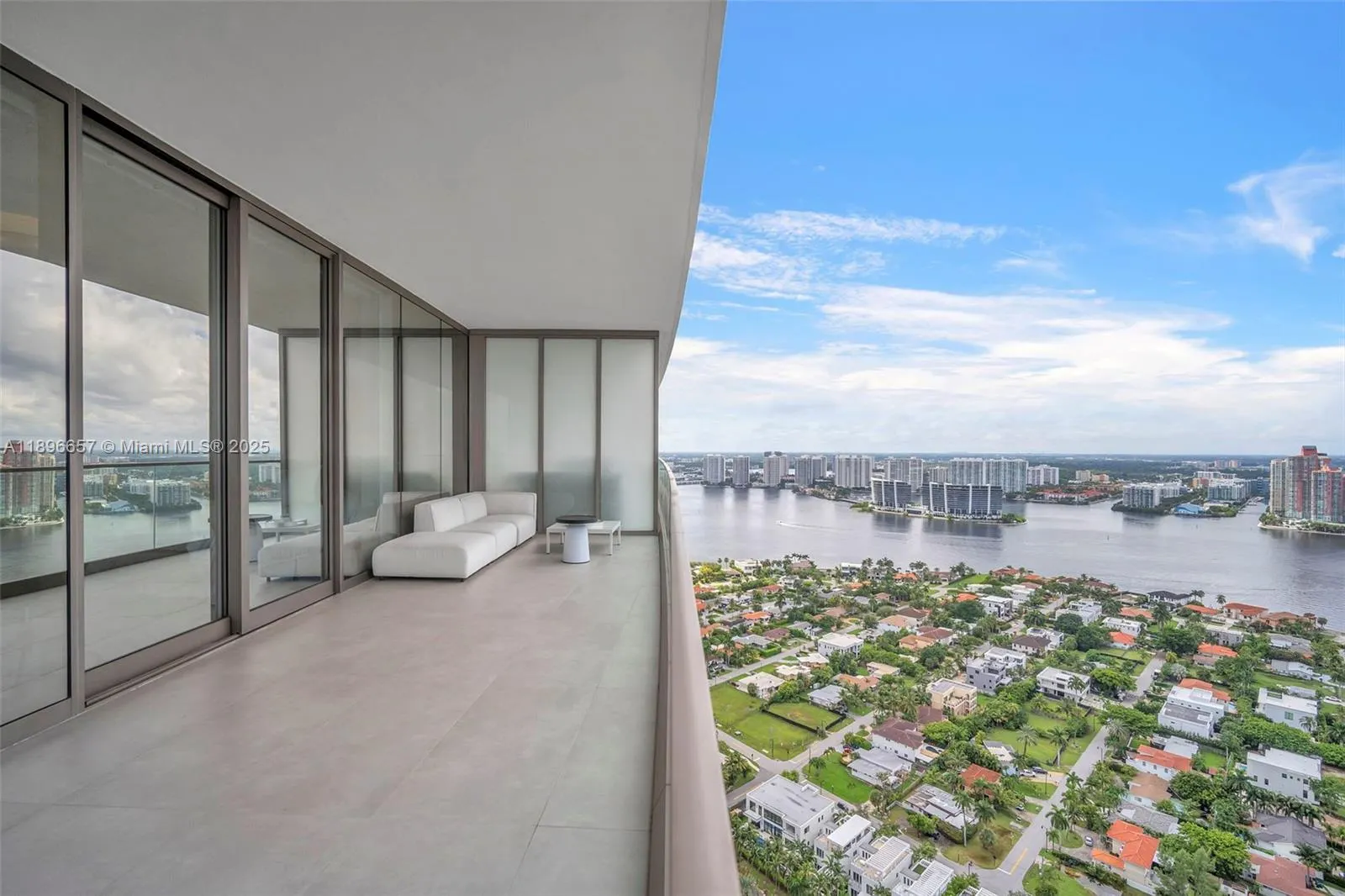 18975 Collins Ave, #3503