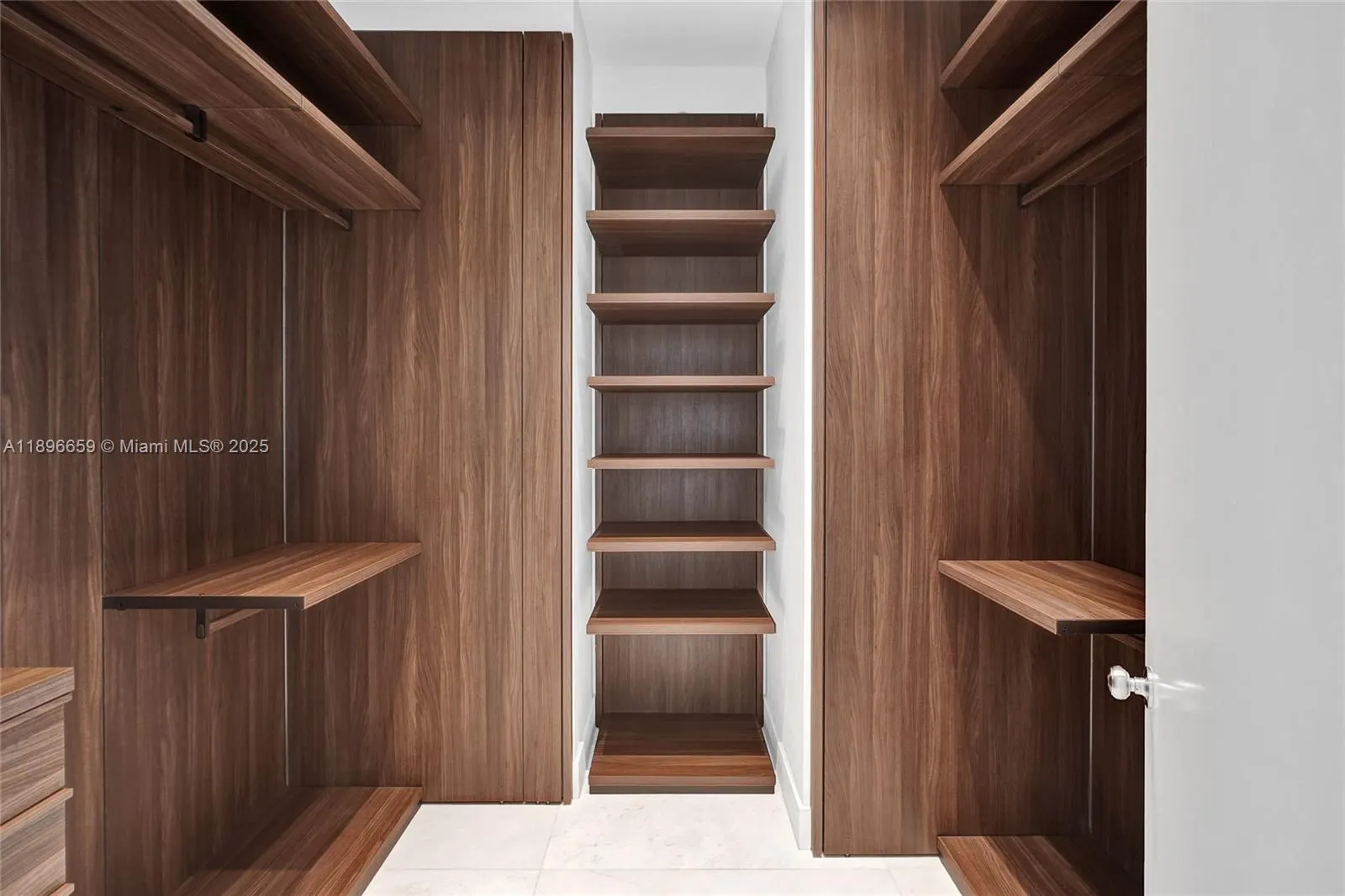 17475 Collins Ave, #2302