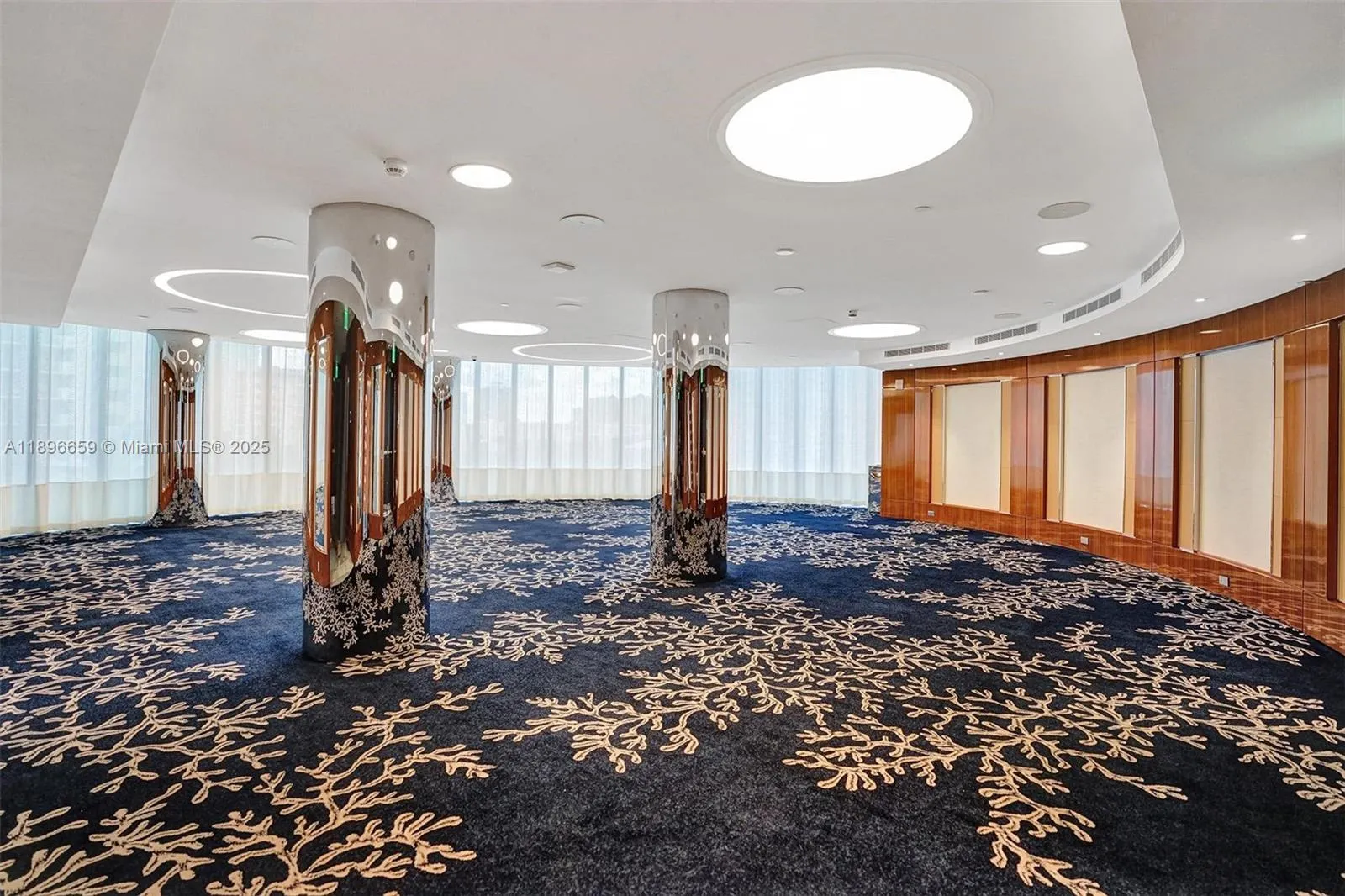 17475 Collins Ave, #2302